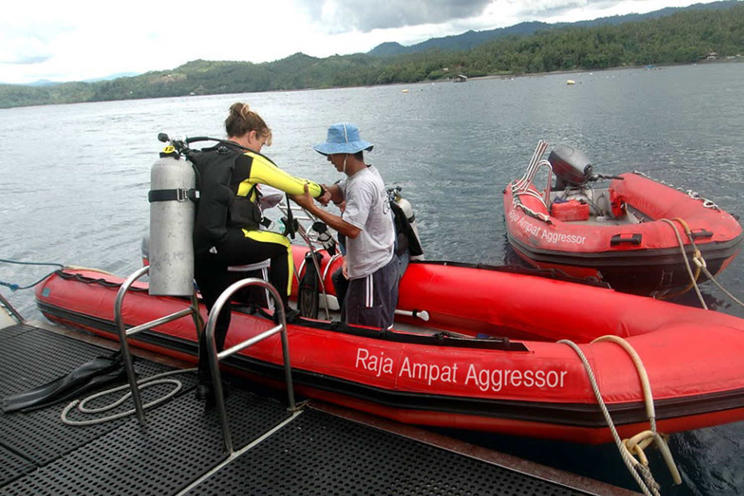 텐더 - Raja Ampat Aggressor II